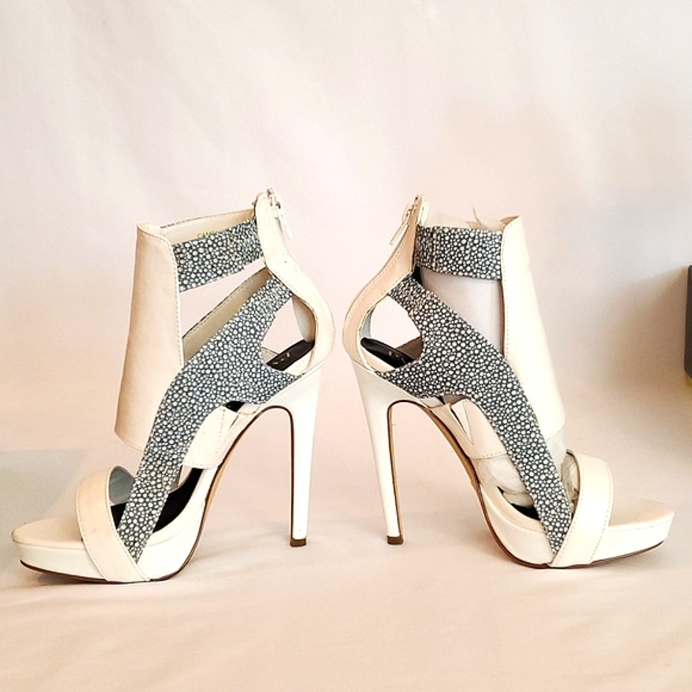 Shoedazzle | Camele Green/Black heels - Picture 12 of 16